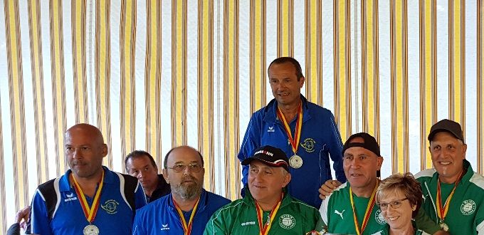 Podium Coupe Genevoise Seniors 2018 (selon ordre de la photo)
Georges Walder, Yves Dubouloz et Claude Chételat (Pétanque du Camp) 2ème
Angelo Nigrov, Koc Ali et Russo Domenico (Meyrin Pétanque) 1er
Alain Siffert, Claude Pernoud et Emma Jean-Paul (Euroboules) 3ème
Franca Panchau, Claude Fragnière et Vito Ciardo (Pétanque du Camp) 3ème