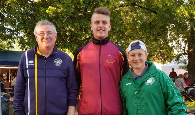 Le président Thierry Bondallaz (Thônex) avec les finalistes du championnat genevois tête-à-tête seniors. 
1. Soualem Frank (Meyrin Pétanque)
2. Pittet Alwin (La Genevoise)
3. Franco Matthew (Thônex)
3. Ralaivao Christian (La Genevoise)