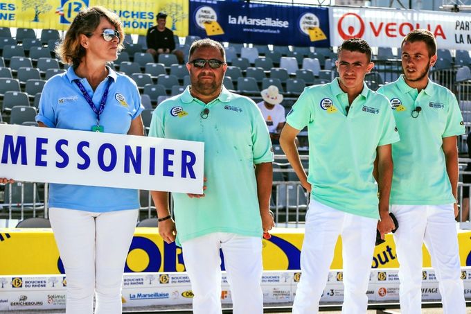 Patrick Messonnier, Adrien Delahaye et Joe Casale s'imposent en finale de la 58e Marseillaise face à Simon Cortes, Christophe Bacchin et Alain Adell.