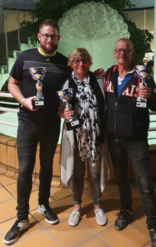 Muriel Gaignat entourée de Kevin Ruffieux et Pierrot Walther.
Belle prestation à Santa Suzanna. Perdu en 1/4 du B.