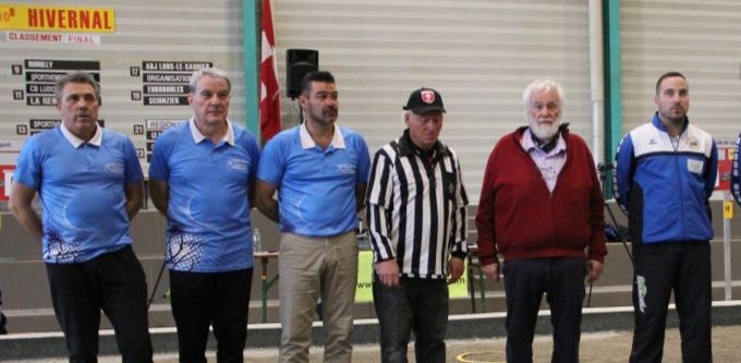 Les finalistes du 10ème Hivernal masculin de Genève (15-16 février 2020) 
2ème Sallanches (Rodriguez Manuel, Jean Michaud et Raimundo David), Serge Grappe (arbitre), Marcellin Dayer (président CO), 1er Mont S/Vaudray (Maraux Julien, Maraux Jérémy et Jacquin Sébastien). 