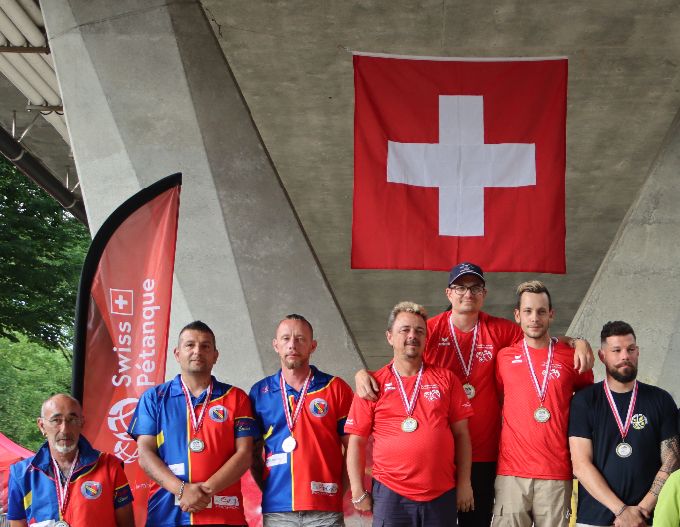 4 et 5 juin 2022 - Championnat de Suisse Triplette seniors

1. LEMAN PETANQUE
2. LE MOTTY
3. PC SGAT PETANQUE
3. THONEX